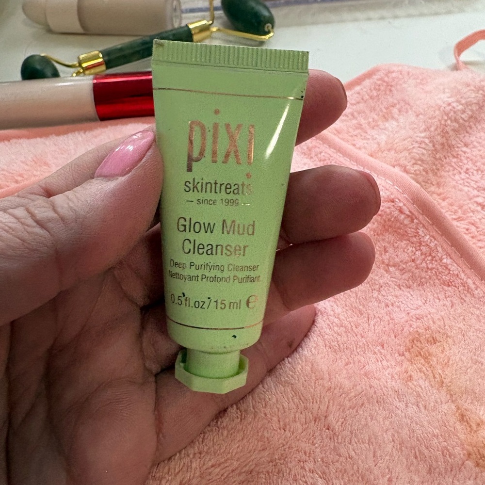 Pixi Glow Mud Cleanser - Green new